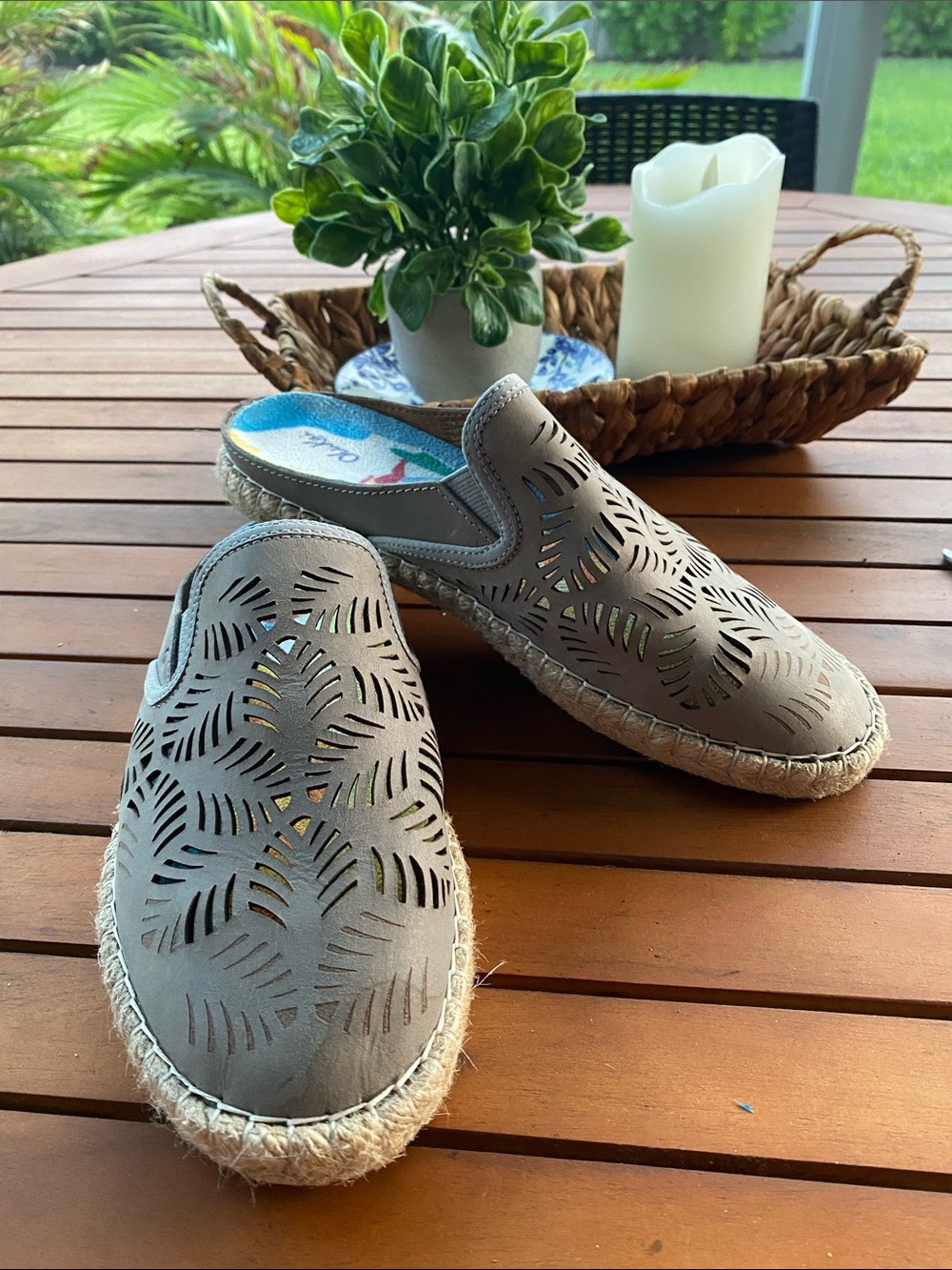 OluKai Women's Kaula 'Olu 'Ili espadrille mules featuring a leather upper